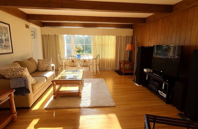 3BR 2BA Updated Home by Hospitals, MCH Dogs ok Short Long Term in Wooded Setting