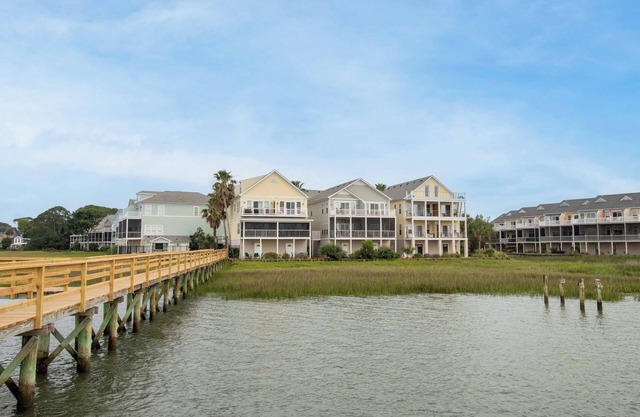3br/3ba River Views Pool and Dock Access~ River Walk