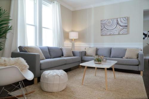 3BR Apartment Cozy, Great Location & Pet-Friendly- Central Stylish