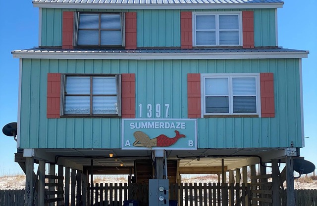 3BR Duplex ON The Beach, Sleeps 11 Comfortably