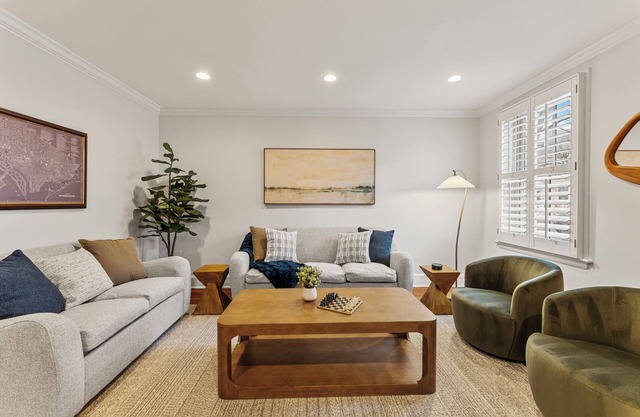 3BR Historic Charm 1 St off King St Outdoor Patio with Grill 2 Free Parking