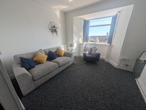 3BR Home Bay View Swansea