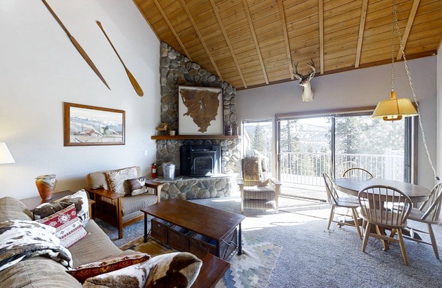 3BR Huntington Lake condo with mountain views, WiFi, 2 decks, private W/D