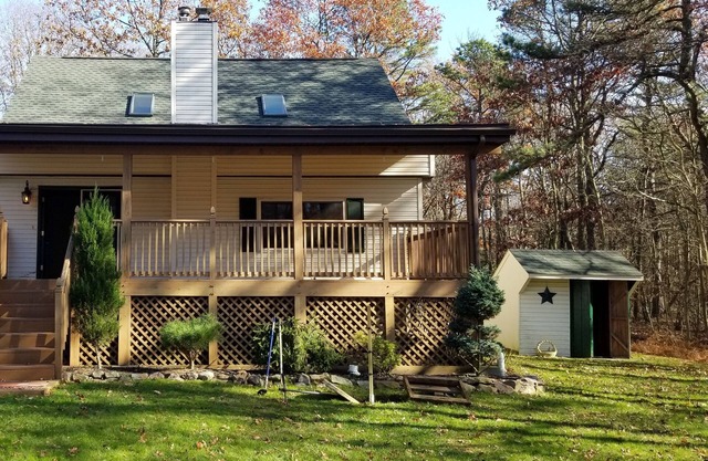 3BR in Jim Thorpe w/Huge Backyard and Game Room