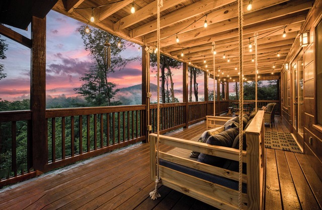 3BR+Loft, 3 Bath Retro Cabin-Aska Blue Ridge, GA