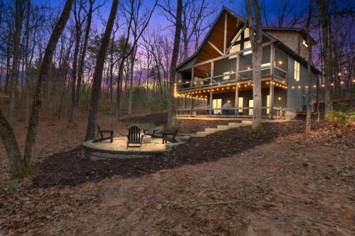 3BR, Loft, Hot Tub, Dog Friendly, Firepit, Grill