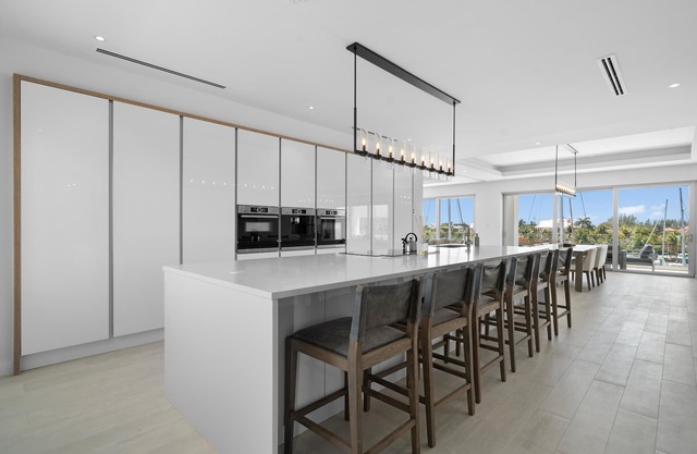 3BR Marina Penthouse w/Balcony + Beach Access