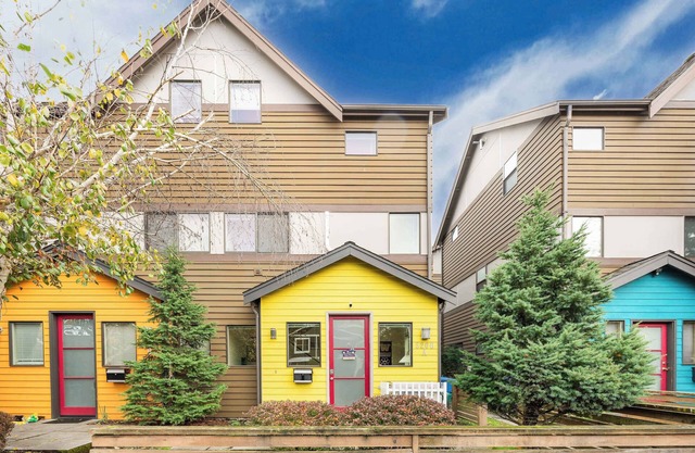 3BR Modern Townhome w/Parking Near UW & Children’s Hospital
