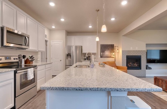 3BR Mtn Viewsluxury Townhomecentral Locationac