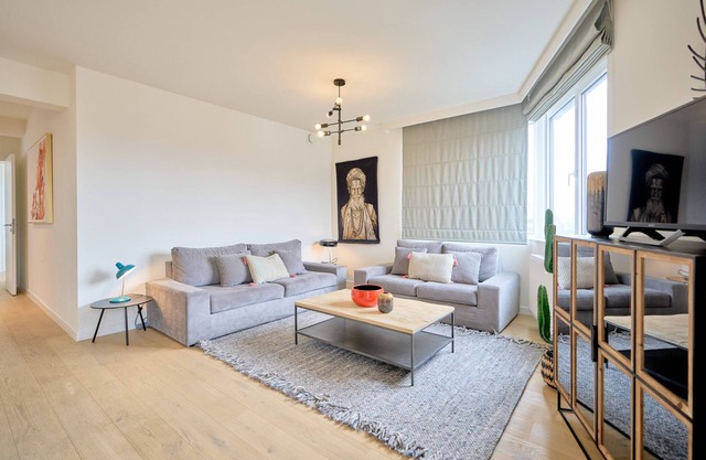 3BR NATO & EU Apartment -Free Parking - Luggage Room