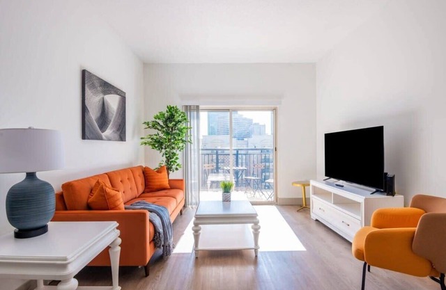 3BR Premium Downtown Apartment with Office & Gym