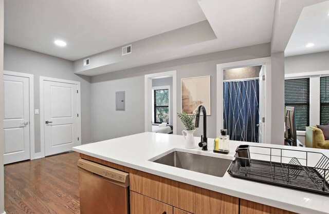 3BR Spacious Apartment w/In-Unit Laundry