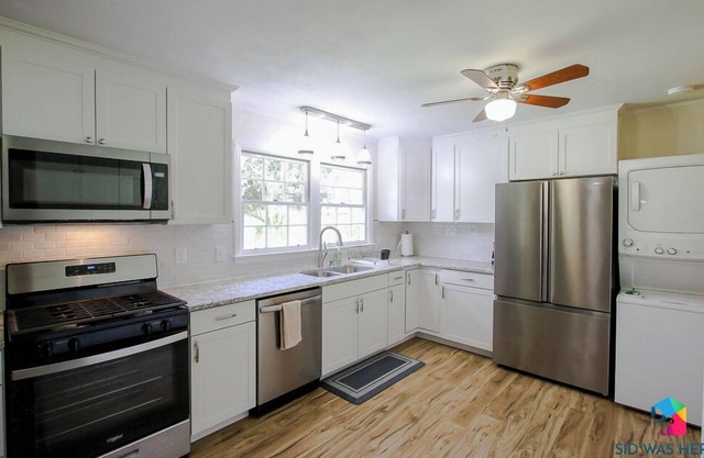 3BR Windsor Forest Home, Short Drive to Downtown