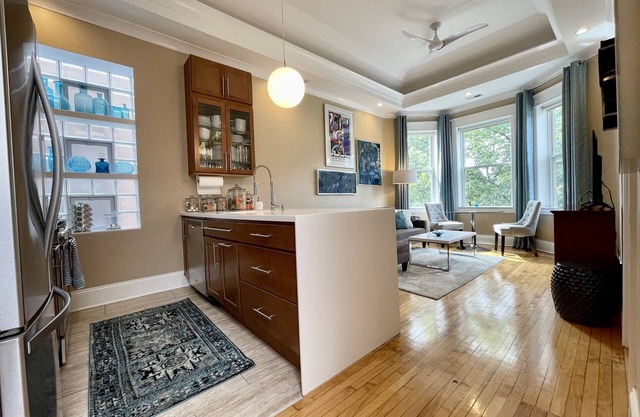 3F Vintage Graystone in Little Italy near loop UIC United Ct & McCormick Place