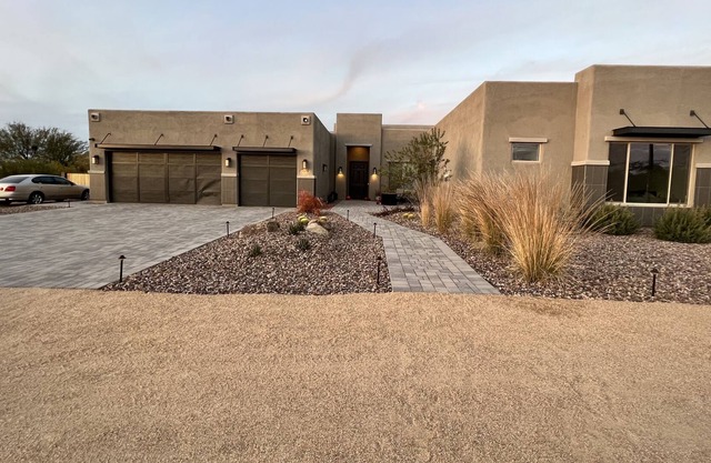 3k sqft home w/roof sunset patio, hot tub, firepits-25mi to stadium/downtowns