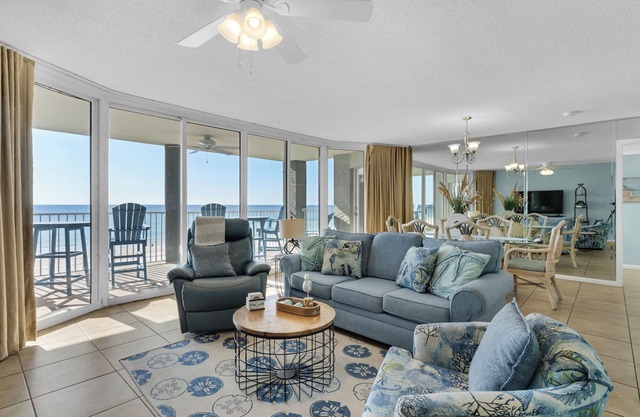 3rd floor Paradise! Free daily beach service! Huge balcony!