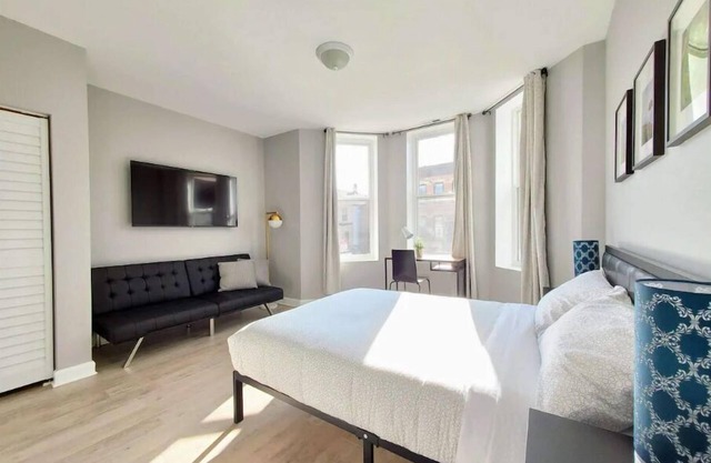 4 #1N - 4 Bedroom/4 Bath Condo - McCormick Place, Wintrust Arena, Chinatown