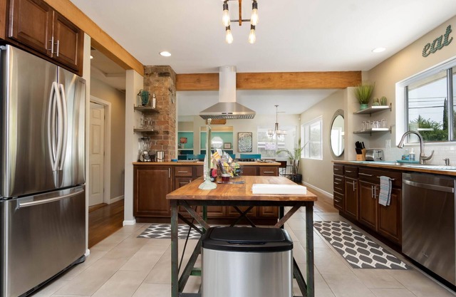 4-5 Bedroom Private Oasis in Old Town Cottonwood Walk to Tasting Rooms & Shops!