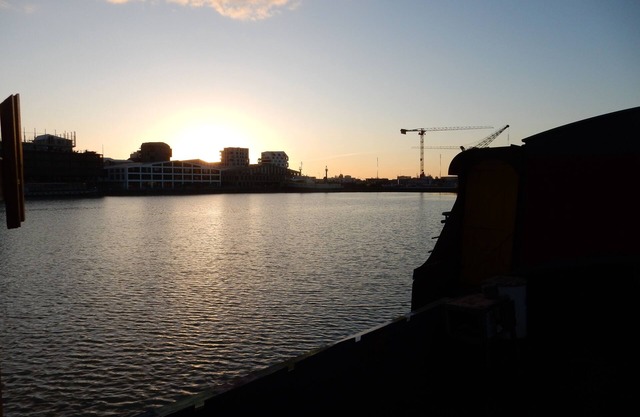 4 adjoining or interconnecting apartments on a barge
