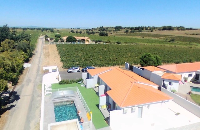 4 apartments in villa with pool