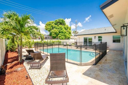 4 BD 3BA Heated Pool Close to Beach