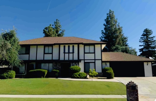 4 BED/3BATH huge custom POOL HOME in Fabulous neighborhood!Pool table/fireplace!