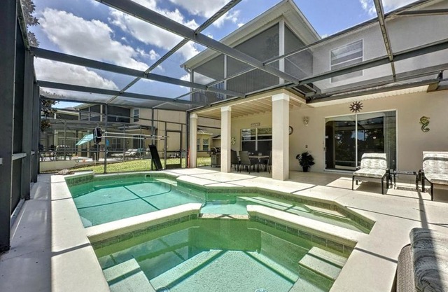 4 Bed 4 Bath with Private Pool Spa home
