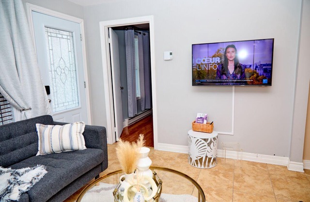 4-bedroom family home-Garden, Spa, BBQ, 3 free parking spaces!