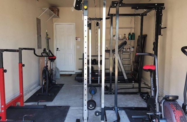 4 - Bed home, w/Cali King Bed - 12 mins. to DTWN