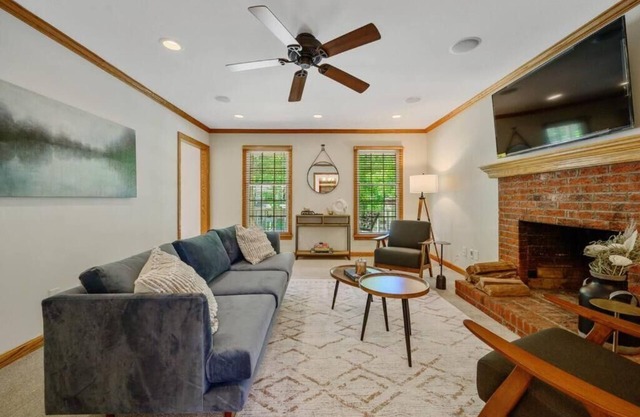 4 Bed, King Bed, Tvs ,Grill, Crib, Kids Essentials,Sleep Noise Machine,Bond Park
