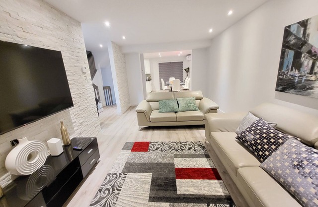 4 Bed Rooms Town House, 2.5 Bathrooms with Parking .