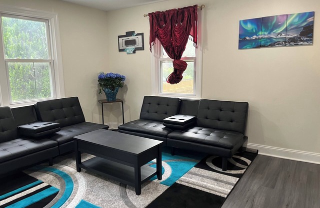 4-bedrm home, Fairmount Heights, WiFi, Fenced back yard 5 min to DC Capitol Hill