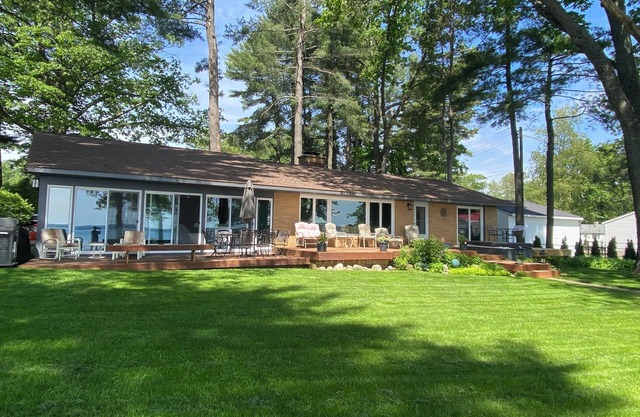 4 Bedroom 110 FT Lake Front on Beautiful Higgins Lake