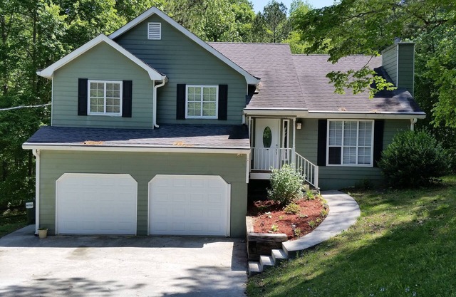 4 Bedroom, 2 Bath Home Situated on a nice Private Lot. 27 minutes to LAKEPOINT.