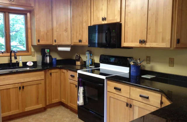 4 Bedroom, 2 bath home with Portage lake access