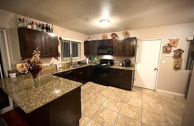 4 Bedroom 2 bath w/Pool & Recording Studio & Office Area