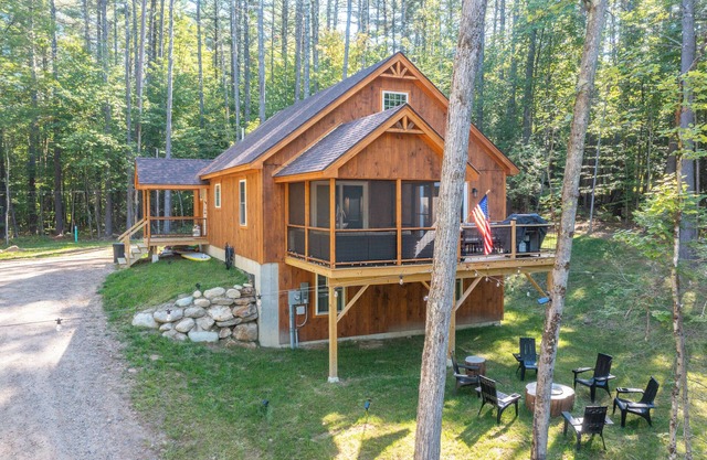4-bedroom/9 bed cabin in enchanting Campton's Waterville Valley Estates