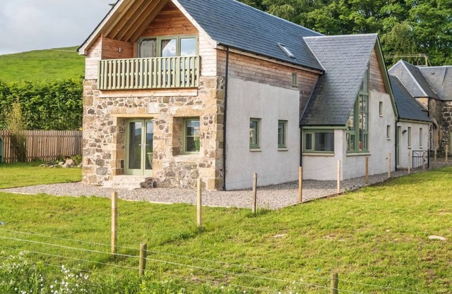 4 bedroom accommodation in Dunbog, near Cupar