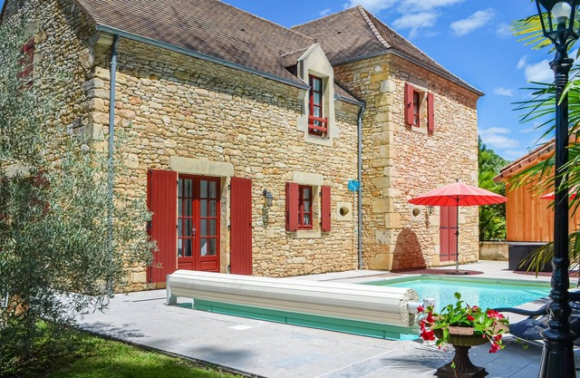 4 bedroom accommodation in Allas