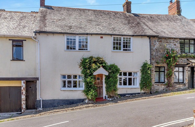 4 bedroom accommodation in Stratton, near Bude