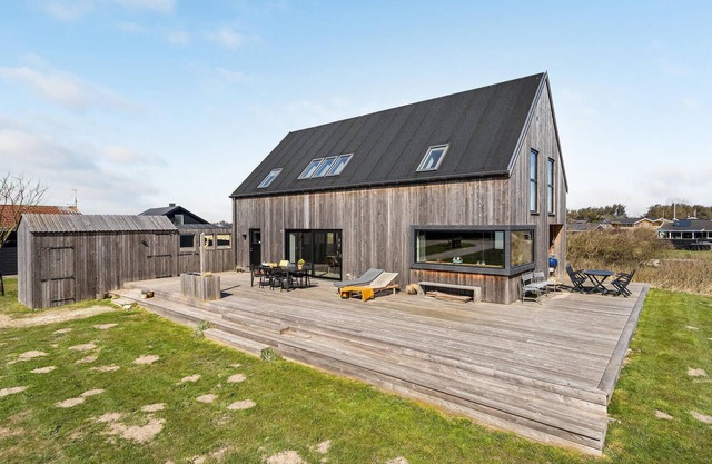 4 bedroom amazing home in Løkken