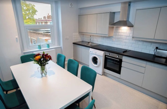 4 Bedroom Apartment with Living Room and 3 Levelsn