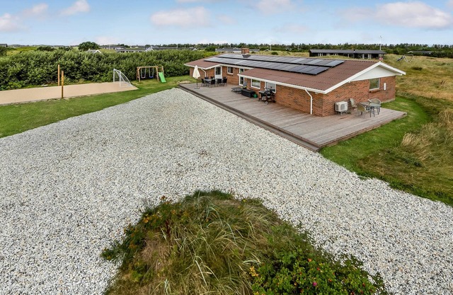 4 bedroom awesome home in Ringkøbing