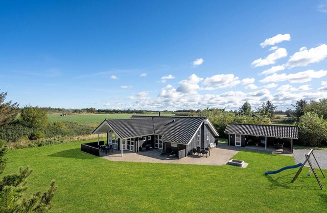 4 bedroom awesome home in Løkken