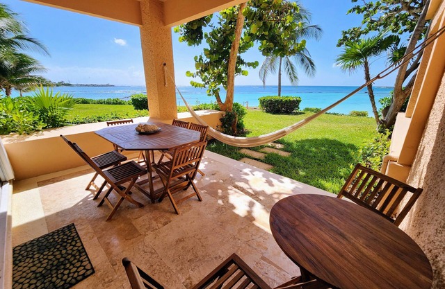 4 Bedroom Beachfront Villa with Beach, Pool and Ocean direct access.