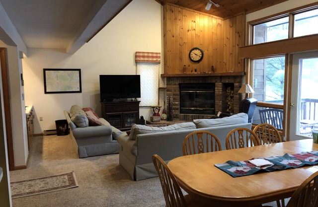 4 bedroom condo has great view of mountains
