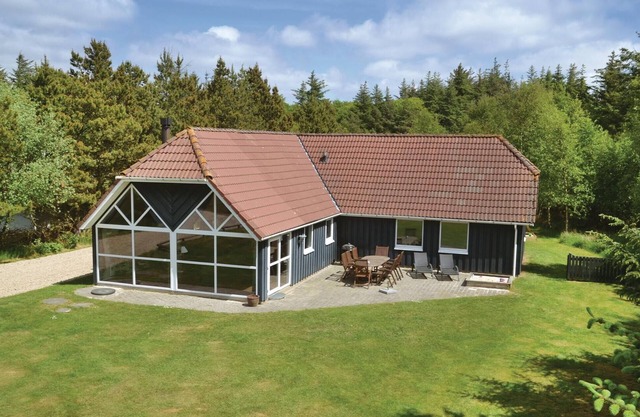 4 bedroom cozy home in Vejers Strand