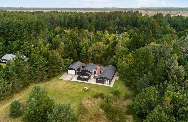 4 bedroom cozy home in ålbæk
