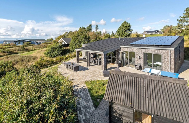 4 bedroom gorgeous home in Knebel