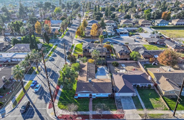 4-bedroom house in fabulous Redlands with Pool & Game Room
